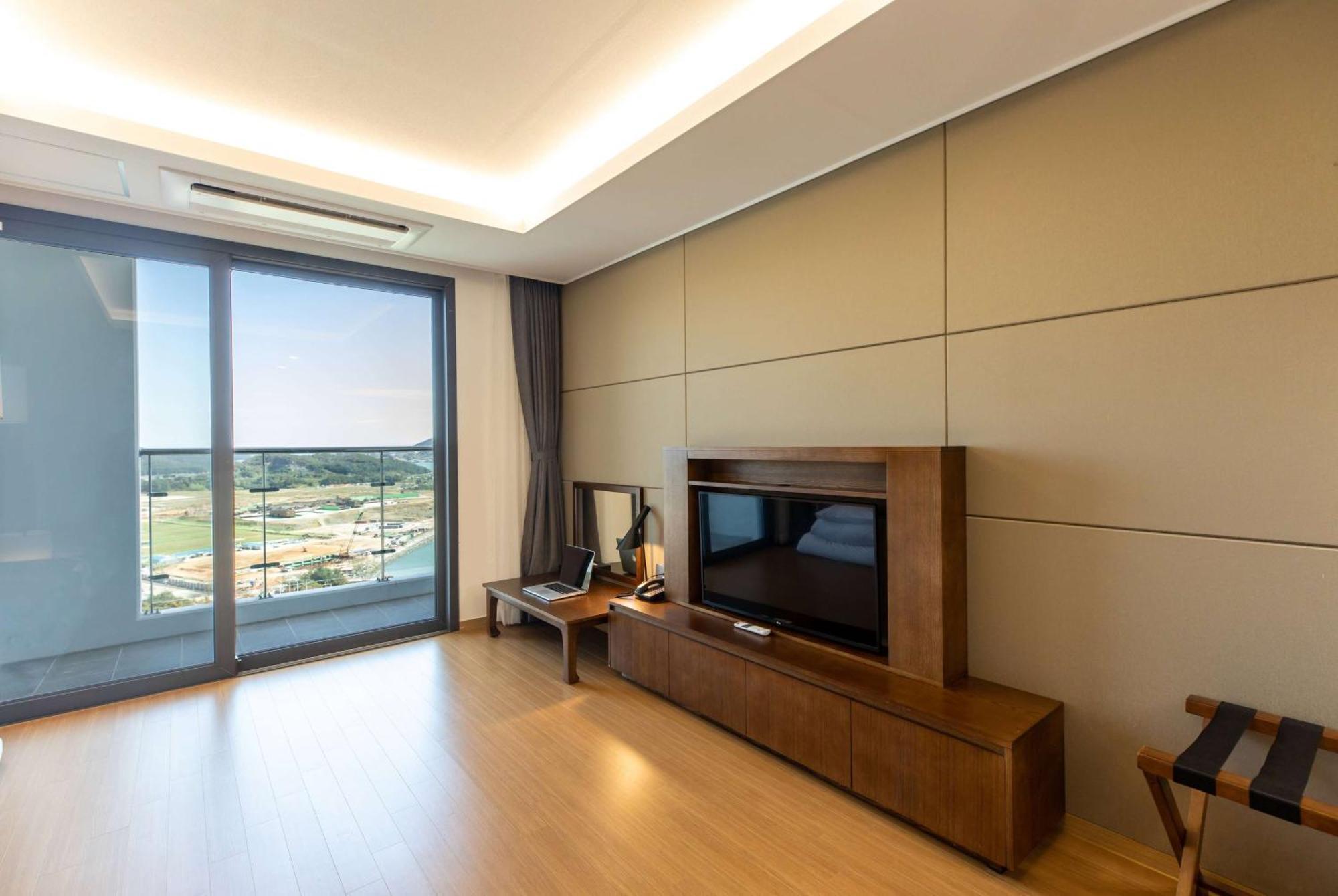 فندق Ramada Plaza By Wyndham Dolsan يوسو المظهر الخارجي الصورة