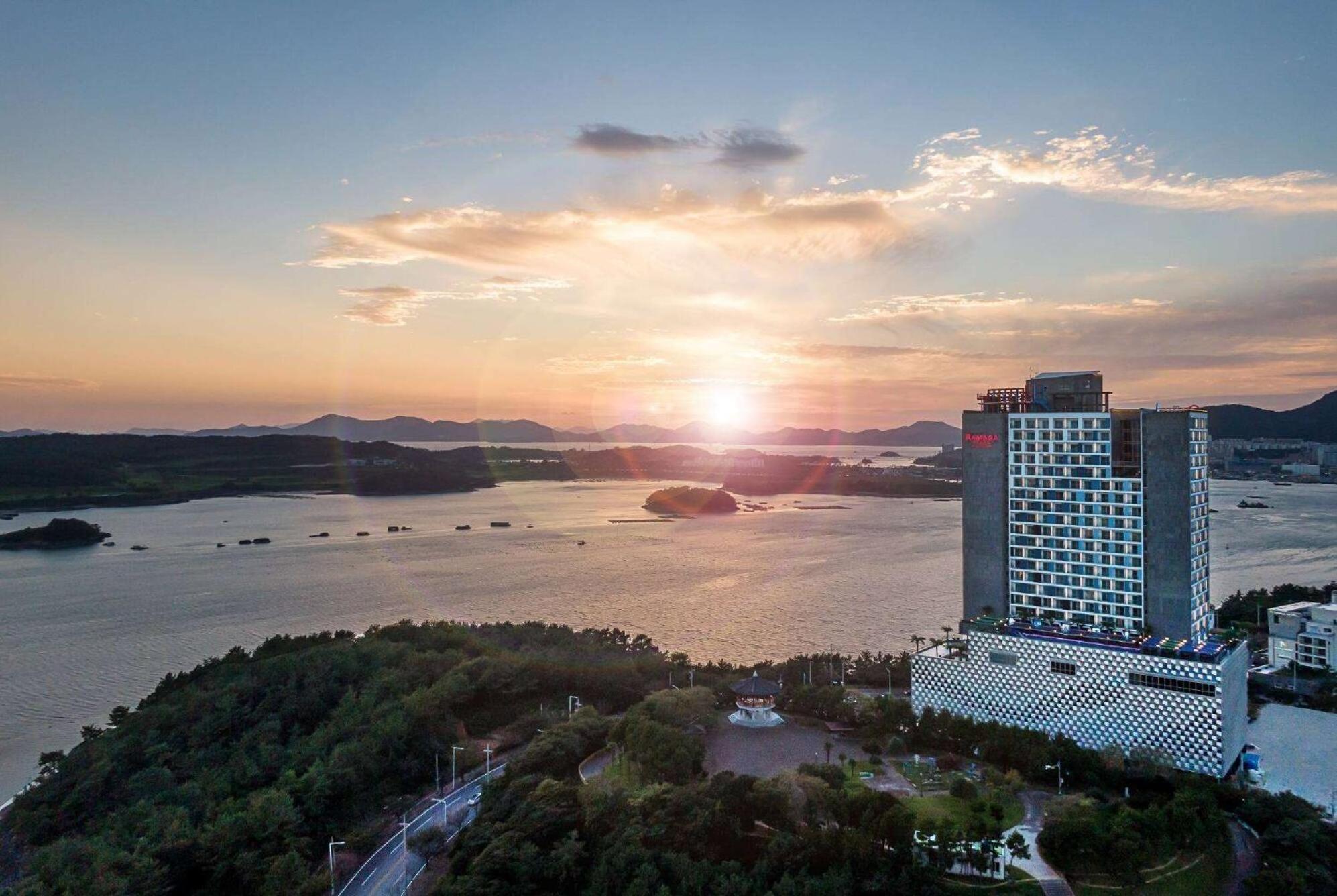 فندق Ramada Plaza By Wyndham Dolsan يوسو المظهر الخارجي الصورة