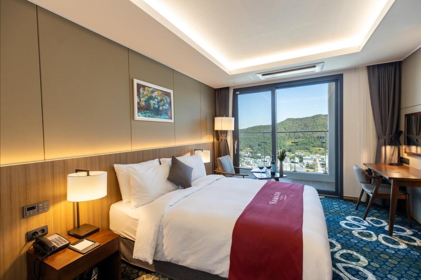 فندق Ramada Plaza By Wyndham Dolsan يوسو المظهر الخارجي الصورة