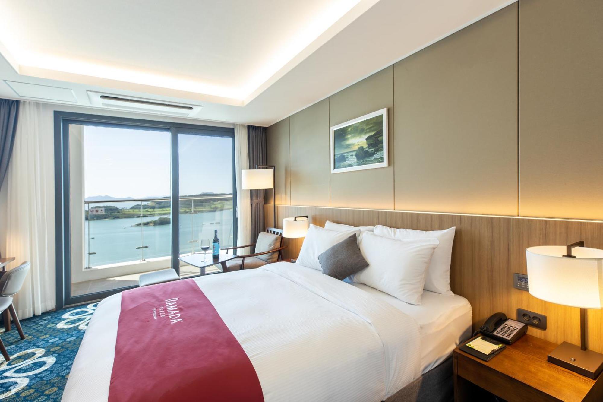 فندق Ramada Plaza By Wyndham Dolsan يوسو المظهر الخارجي الصورة